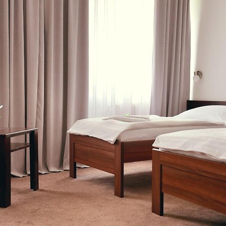 Hotel Merkur - Яблонец над Нисоу Екстериор снимка