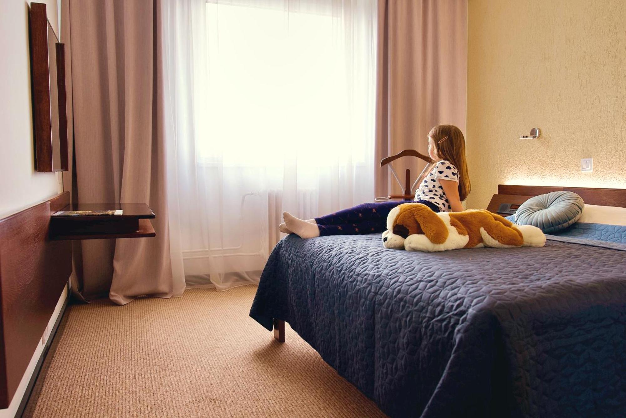 Hotel Merkur - Яблонец над Нисоу Екстериор снимка