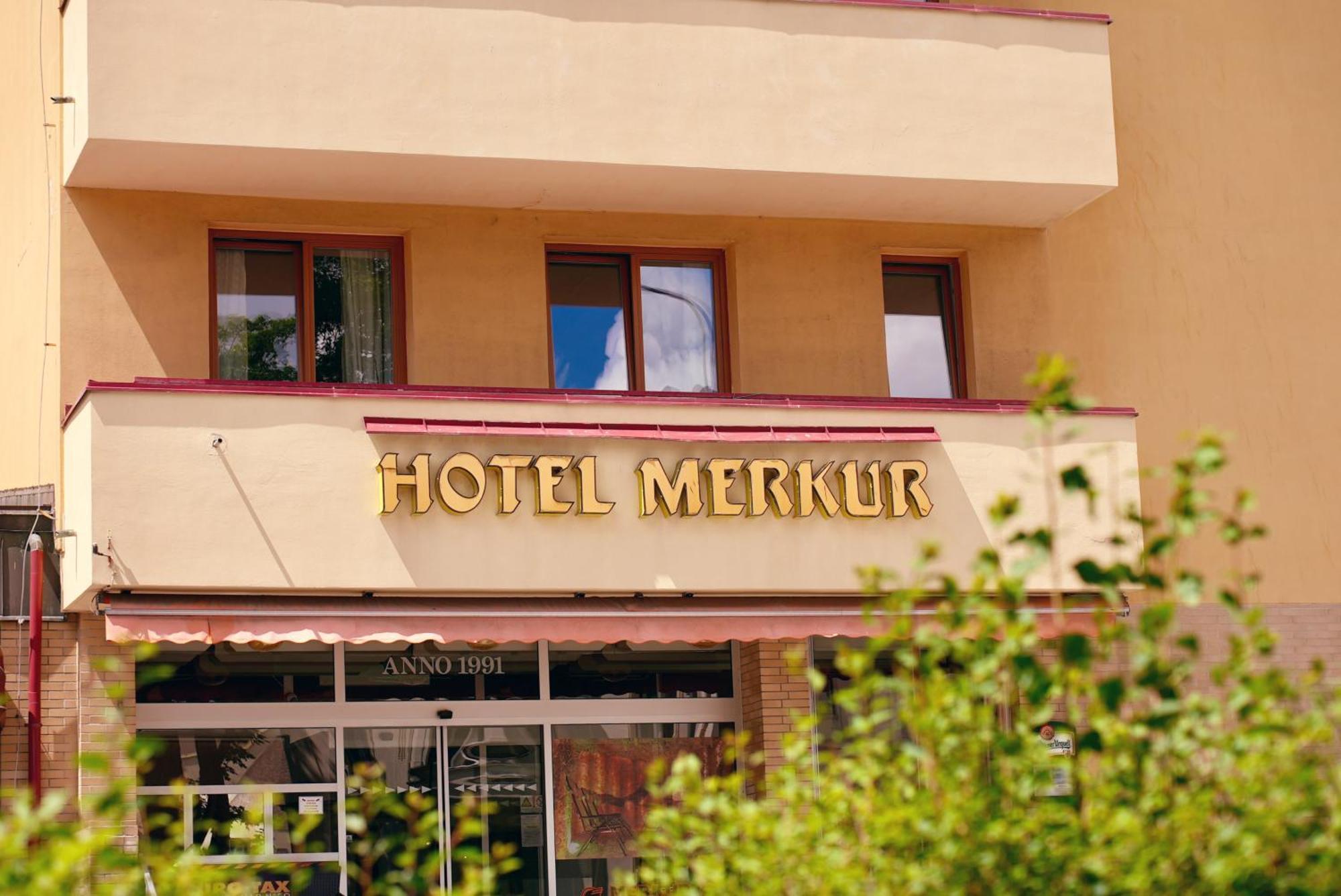 Hotel Merkur - Яблонец над Нисоу Екстериор снимка