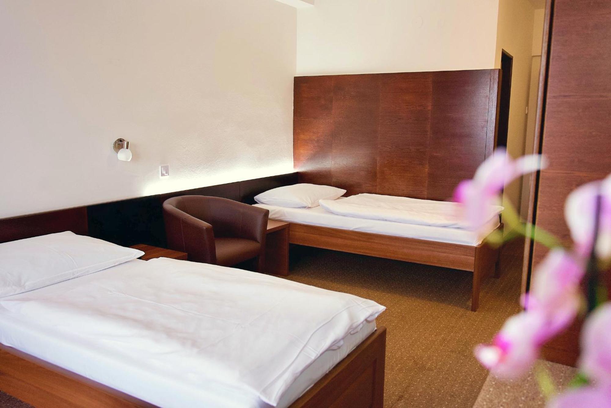 Hotel Merkur - Яблонец над Нисоу Екстериор снимка