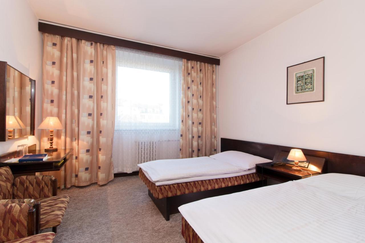 Hotel Merkur - Яблонец над Нисоу Екстериор снимка