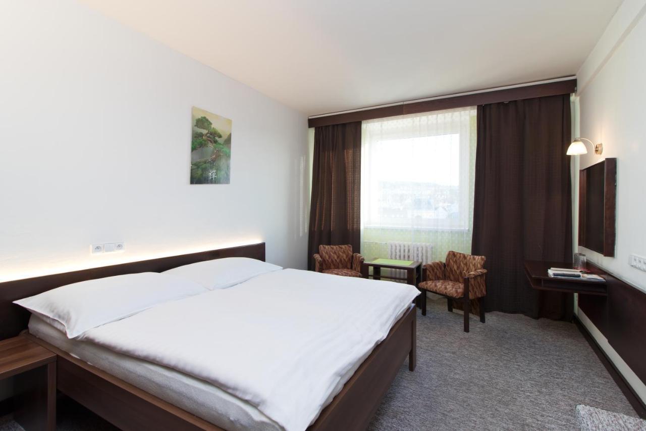 Hotel Merkur - Яблонец над Нисоу Екстериор снимка